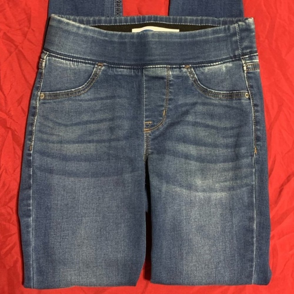 Old Navy Rockstar blue jeans jeggings.